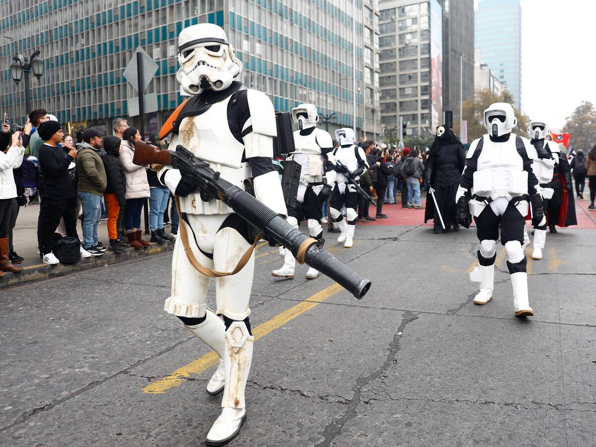 De Darth Vader al doble de Pedro Pascal: las mejores imágenes que dejó la marcha de Star Wars por la Alameda