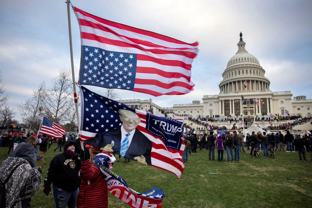 Fanáticos de Donald Trump atacan el Capitolio en Washington