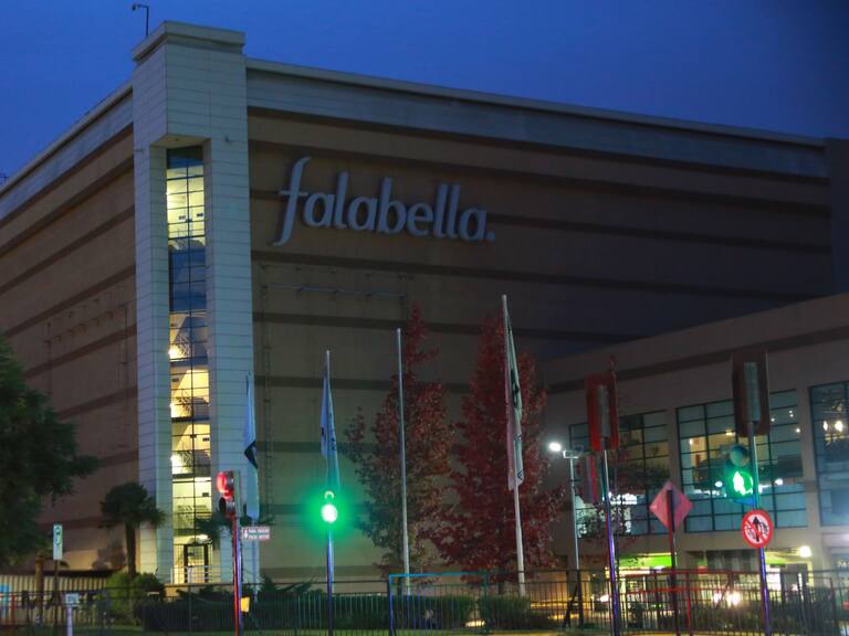 22 de Abril de 2020/SANTIAGO
Imágenes del mall Alto las condes, donde hoy el alcalde la comuna de Las Condes, anunció la apertura de un mall para la próxima semana, ya que estos se mantienen cerrados por cuarentena de COVID-19.
FOTO: JOSE FRANCISCO ZUÑIGA/AGENCIAUNO