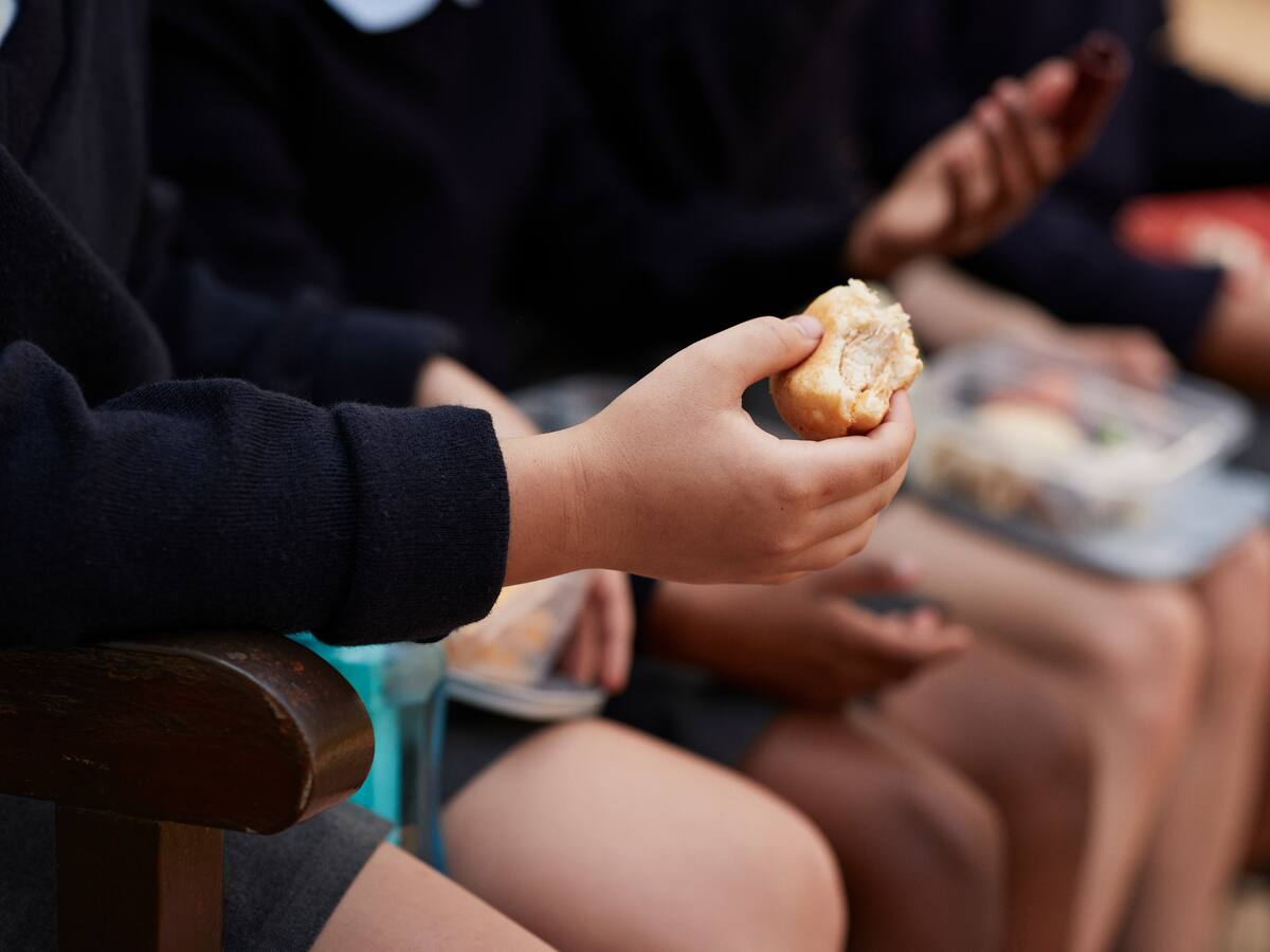 Jardín infantil usó pintura tóxica en la comida y causó intoxicación masiva en más de 200 niños