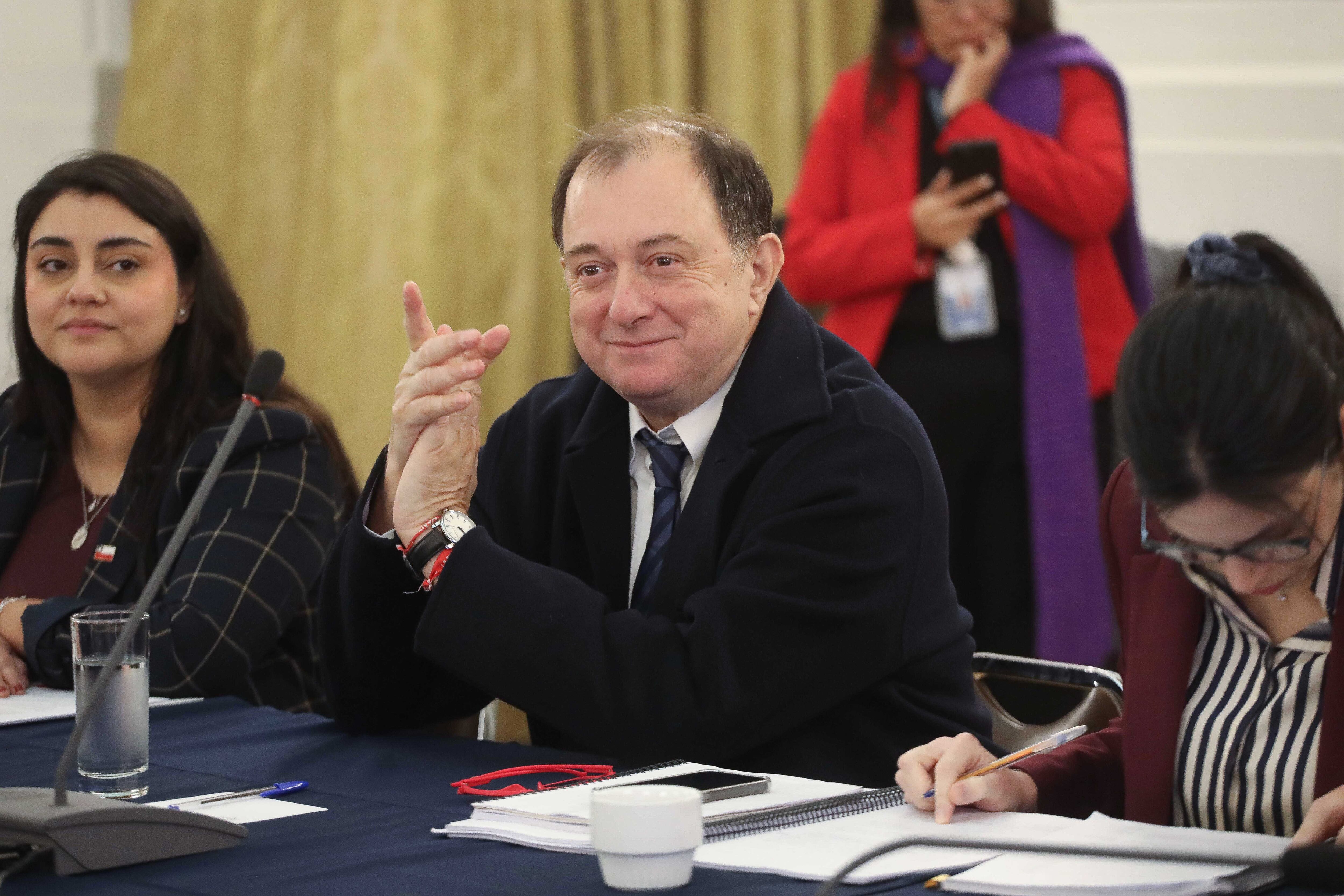 6 de mayo de 2026 / SANTIAGOLa comisión de Hacienda de la Cámara sesiona para sostener audiencias y votar en general del proyecto de Reconstrucción Nacional. En la imagen, Ivan Poduje, Ministro de Vivienda y Obras Publicas.FOTO: SEBASTIAN BELTRAN GAETE / AGENCIAUNO