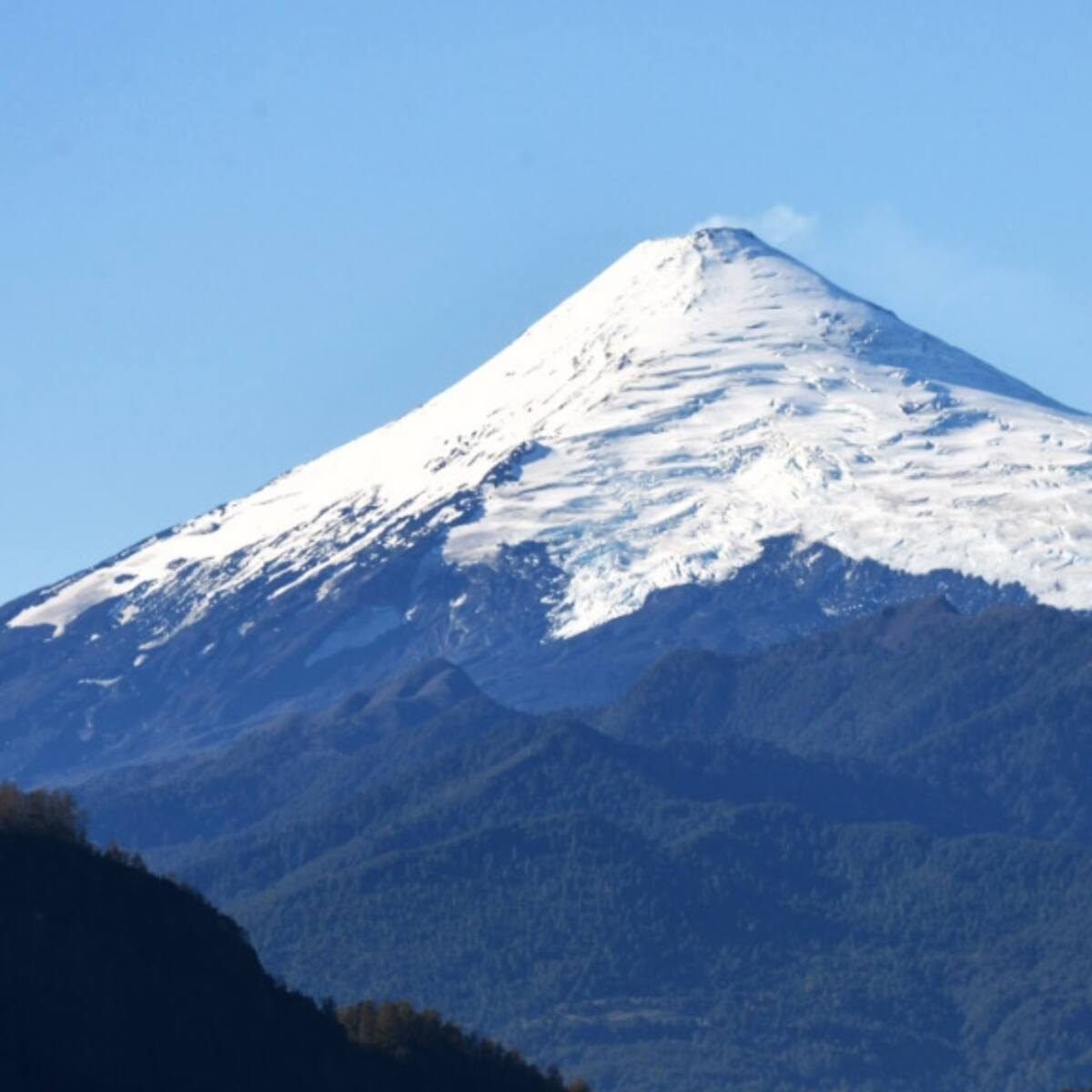 Senapred realiza monitoreo por actividad de volcán Hudson en Aysén