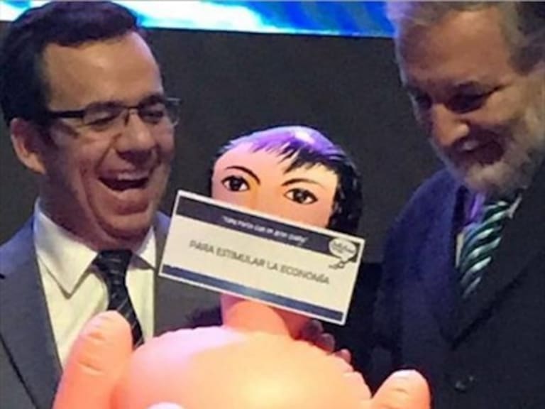 Fantuzzi pide perdón por muñeca inflable: «Mi señora me dijo que siempre ando haciendo locuras»