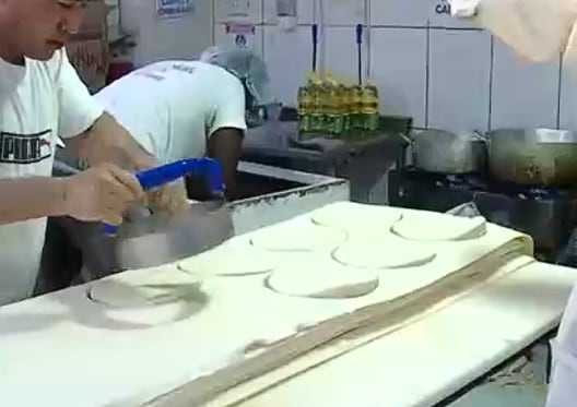 ¿Una o dos masas para una empanada?: Karina Álvarez protagonizó insólita confusión que tuvieron que aclarar en vivo