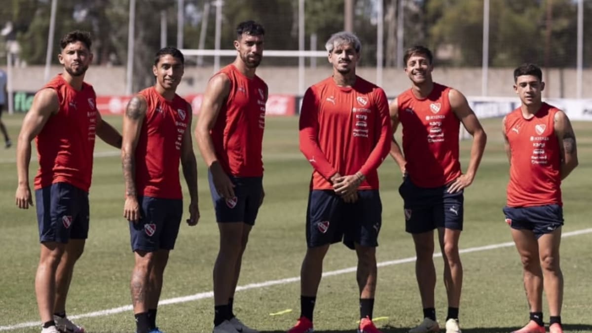Desperfecto de avión obligó a suspender el amistoso entre Independiente de Avellaneda y Olimpia de Paraguay