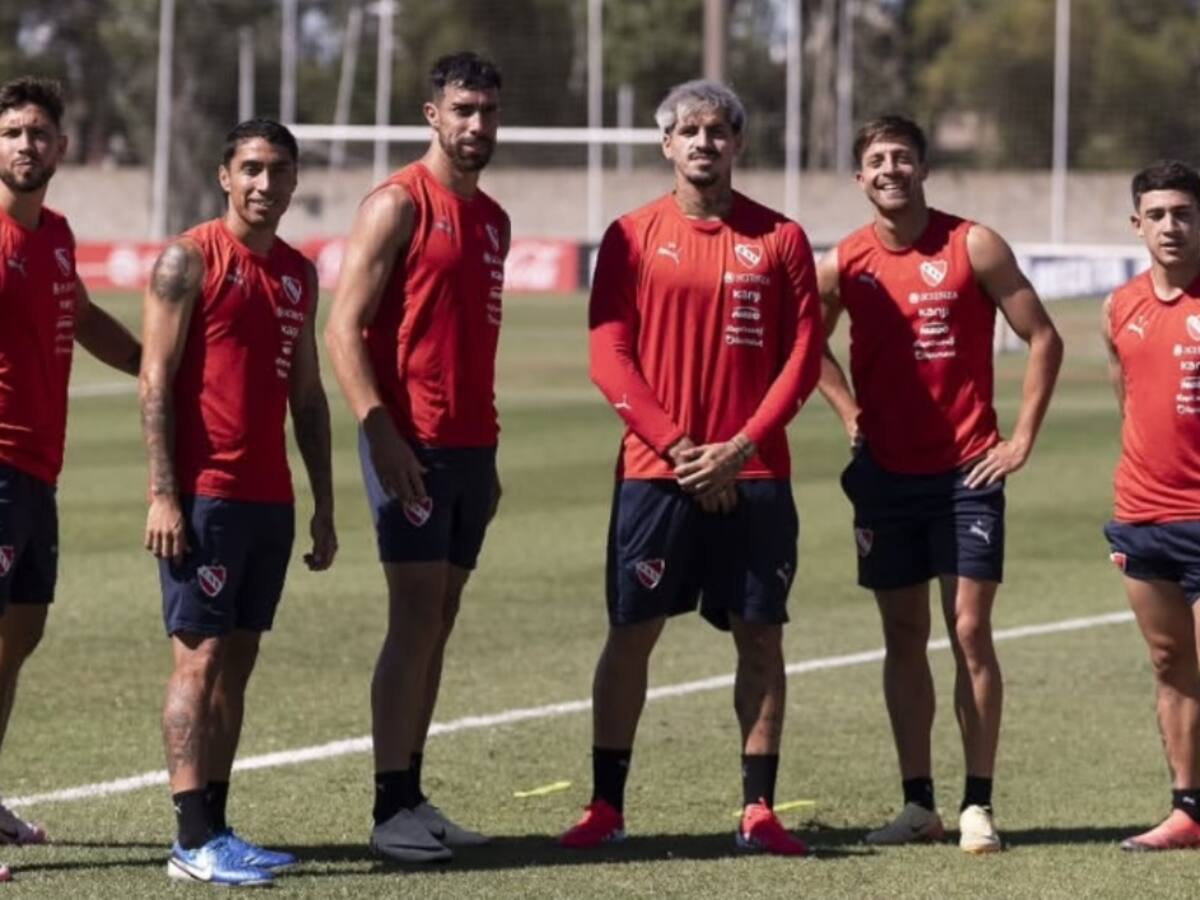 Desperfecto de avión obligó a suspender el amistoso entre Independiente de Avellaneda y Olimpia de Paraguay