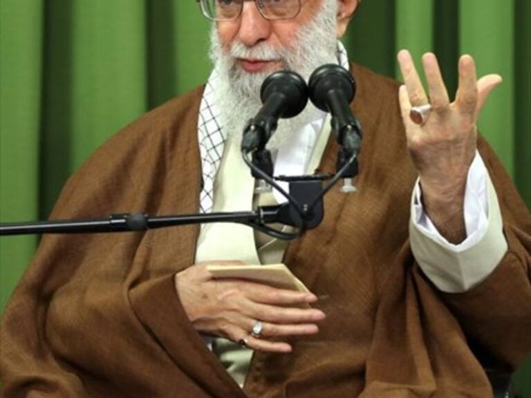 El ayatolá Alí Jamenei amenazó a Estados Unidos con una «dura venganza» por muerte de Soleimani