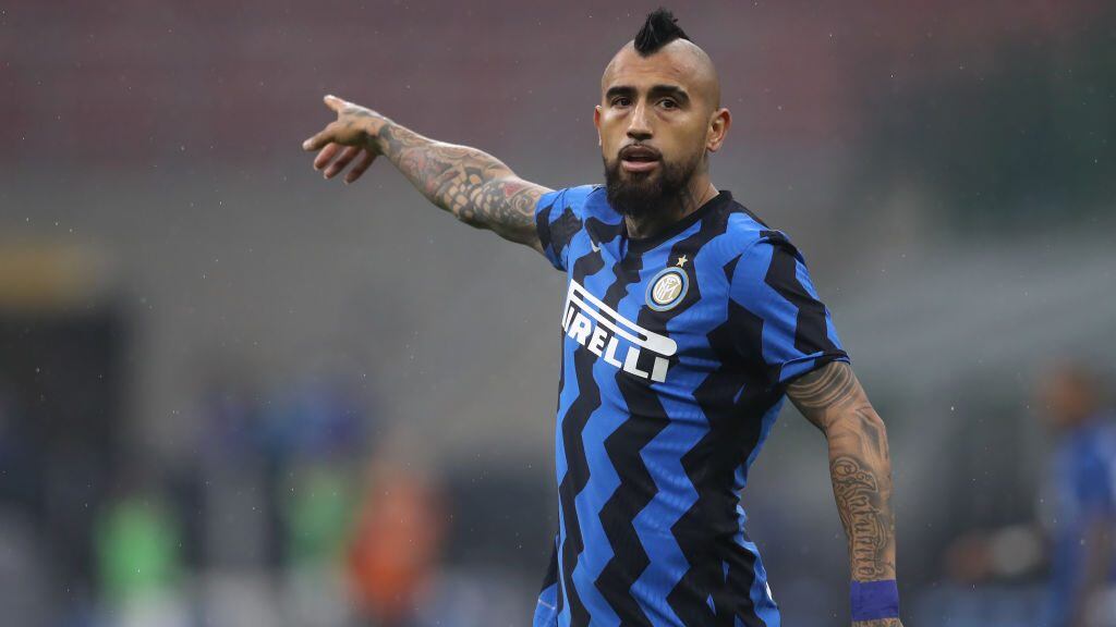 MILAN, ITALY - DECEMBER 20: Arturo Vidal of Internazionale reacts during the Serie A match between FC Internazionale and Spezia Calcio at Stadio Giuseppe Meazza on December 20, 2020 in Milan, Italy. (Photo by Jonathan Moscrop/Getty Images)