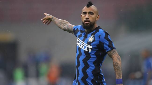 MILAN, ITALY - DECEMBER 20: Arturo Vidal of Internazionale reacts during the Serie A match between FC Internazionale and Spezia Calcio at Stadio Giuseppe Meazza on December 20, 2020 in Milan, Italy. (Photo by Jonathan Moscrop/Getty Images)