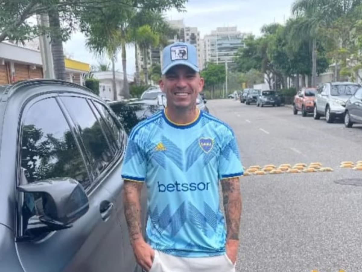 «Siempre apoyando a Boca»: Gary Medel asiste a la final de Copa Libertadores y luce regalo que le hizo Juan Román Riquelme