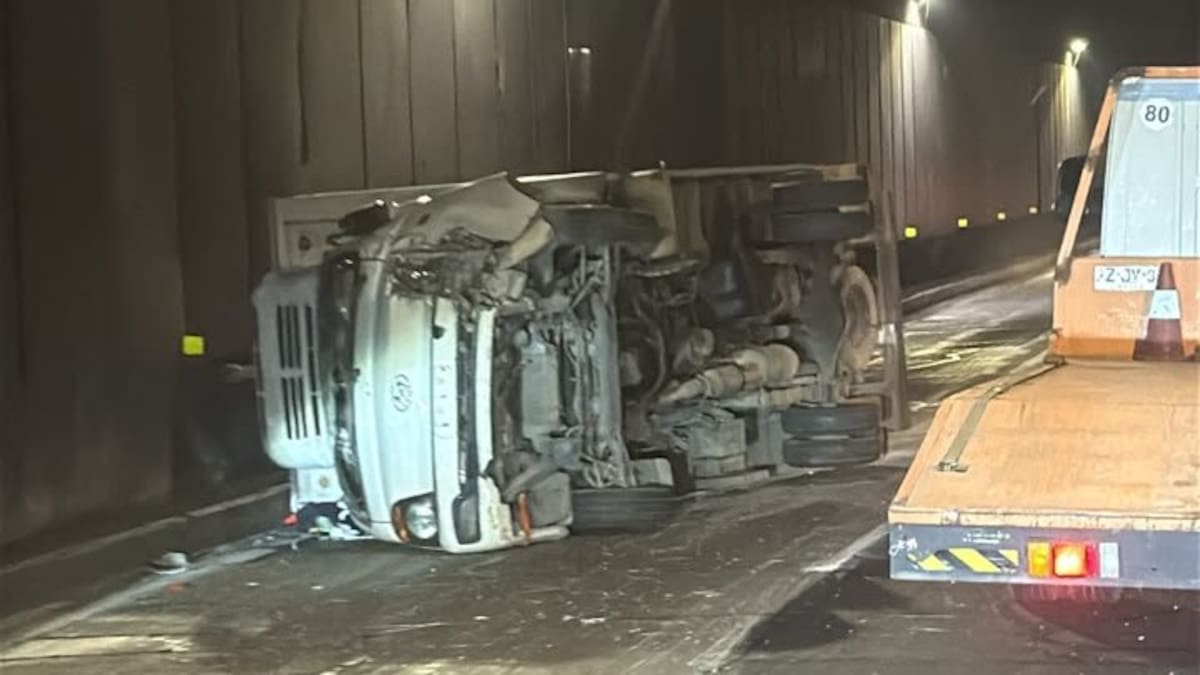 Camión volcó al interior del Túnel Lo Prado y generó congestión en la Ruta 68: accidente ya fue controlado