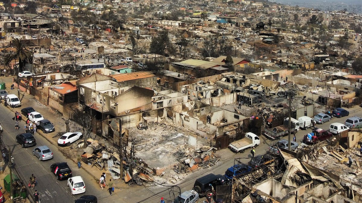 Sobreprecios y pagos sin respaldo: Contraloría detecta irregularidades en gestión de recursos por megaincendio en Valparaíso