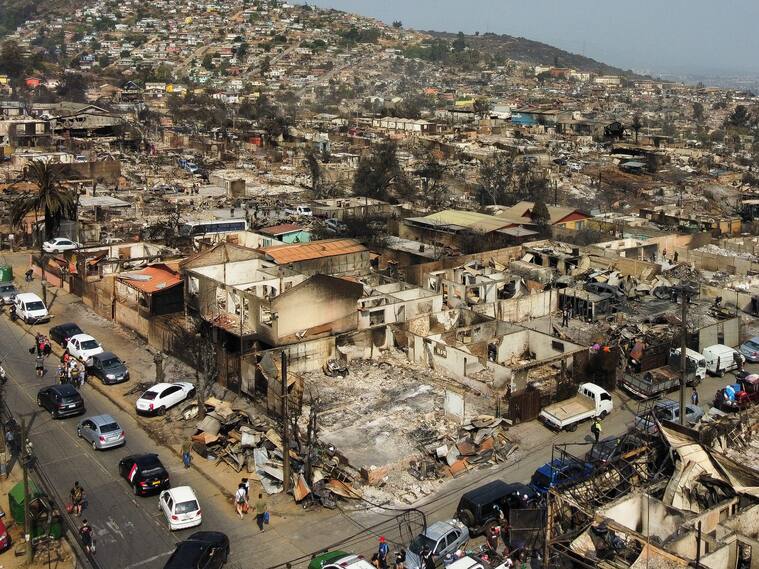 3 DE FEBRERO DE 2024 / VALPARAÍSO
Vista de Drone de Villa Independencia afectada por los incendios forestales en la comuna de Viña del Mar
FOTO: DIEGO MARTIN/AGENCIAUNO