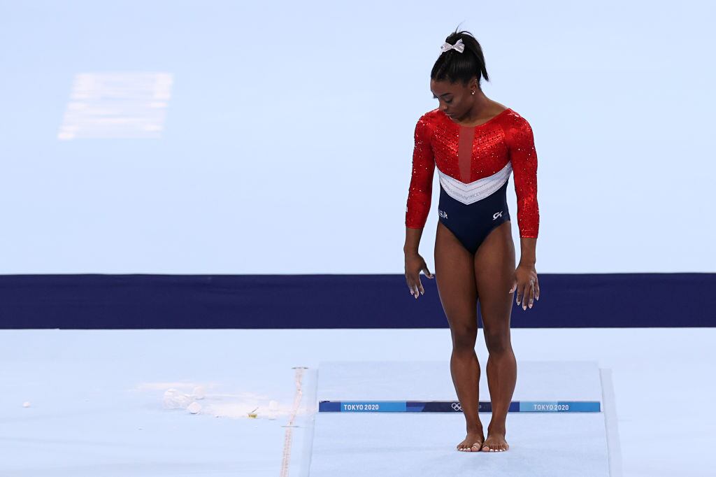 Simone Biles se retira de la final por equipos en la gimnasia de Tokio 2020