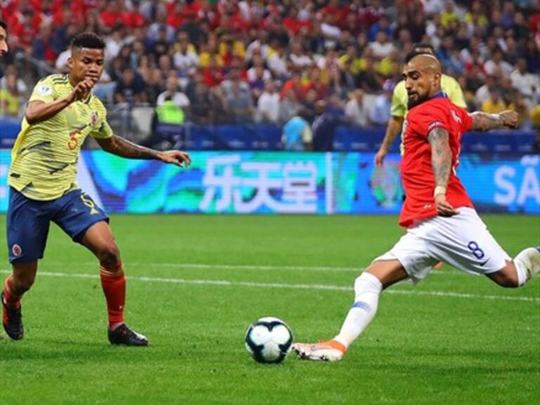 Chile iguala sin goles ante Colombia, pero perdió a Medel por lesión