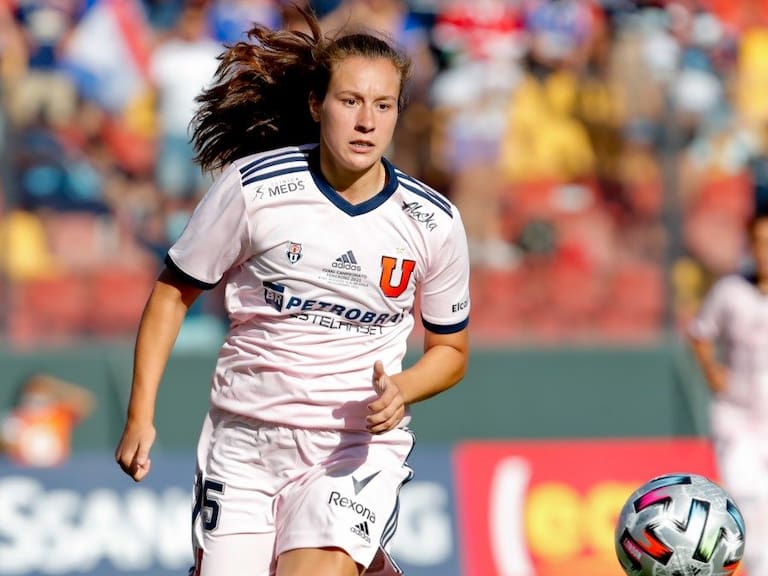 Siguen las bajas: Sonya Keefe deja a la U Femenina para partir al fútbol español