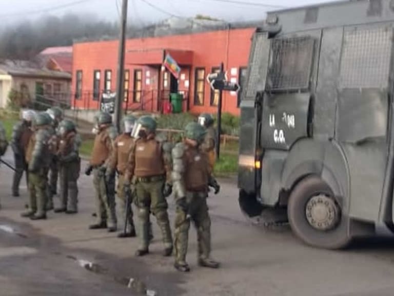 Carabineros desalojó toma de la municipalidad de Tirúa