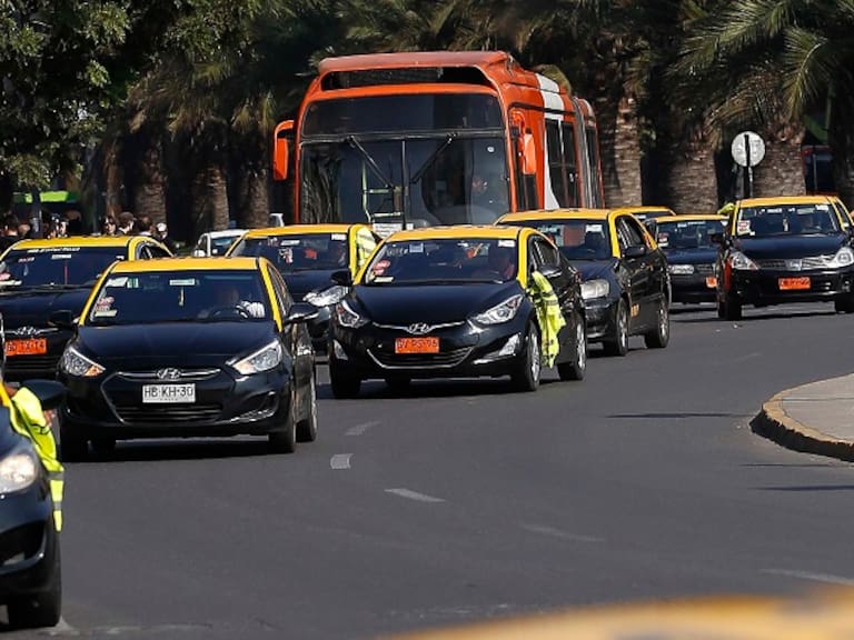 Plantean iniciativa de postergar permiso de circulación para vehículos menores de la locomoción colectiva