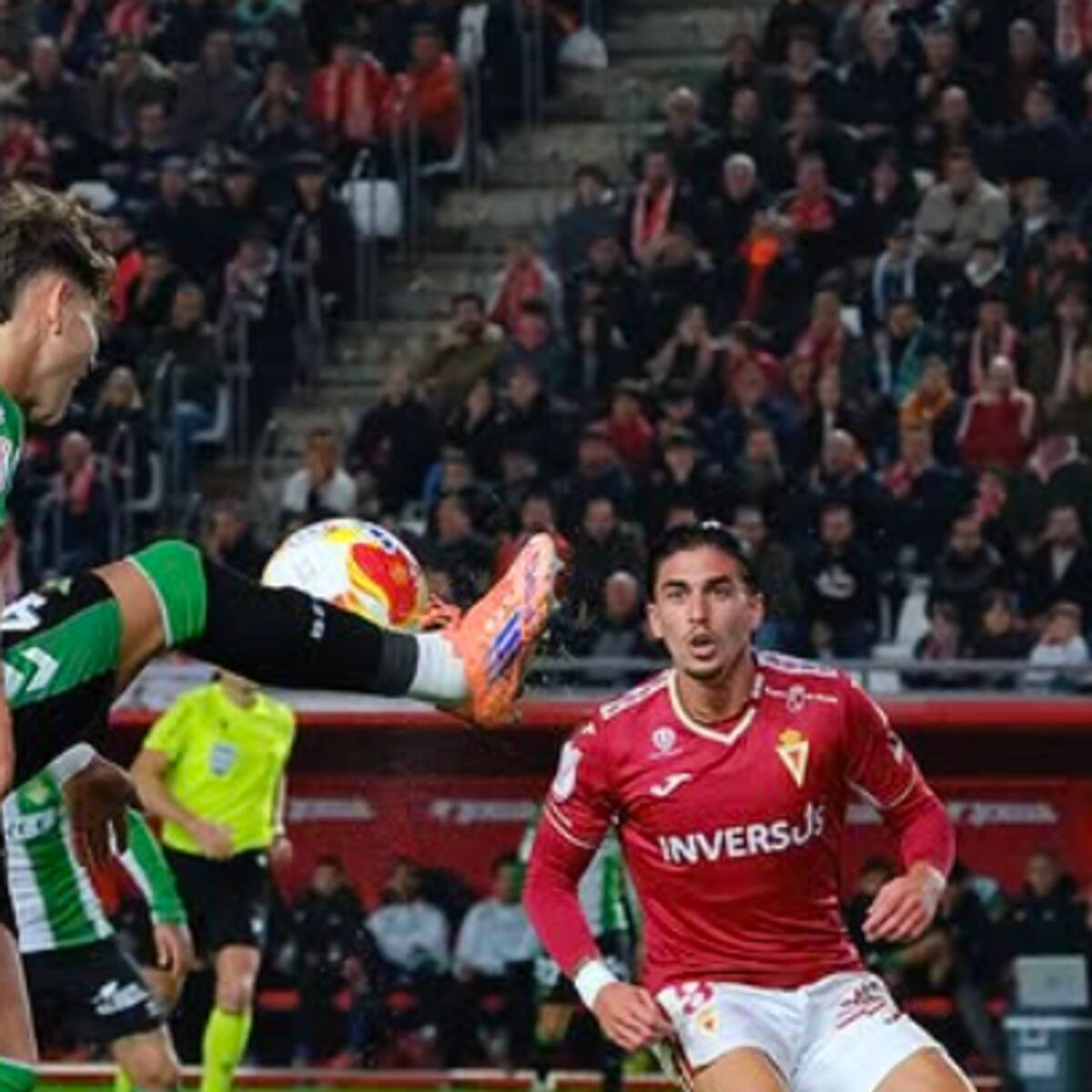 Con 30.000 personas en el estadio: el Betis sufrió en su visita a un equipo de Tercera División por la Copa del Rey