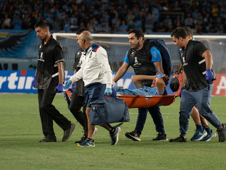 Preocupación por un jugador celeste y una emergencia médica en tribunas: el “lado B” del triunfo de O’Higgins sobre Tolima en Copa Libertadores