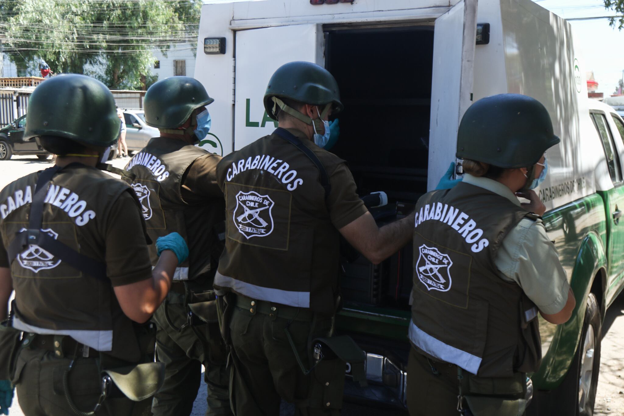 14 de ENERO de 2024 / MAIPÚPersonal del GOPE y Labocar de Carabineros realiza pericias donde en la madrugada se produjo el homicidio de una niña de 10 años, en la intersección de La Galaxia con Inca de Oro, comuna de Maipú.
FOTO: JESÚS MARTÍNEZ / AGENCIAUNO