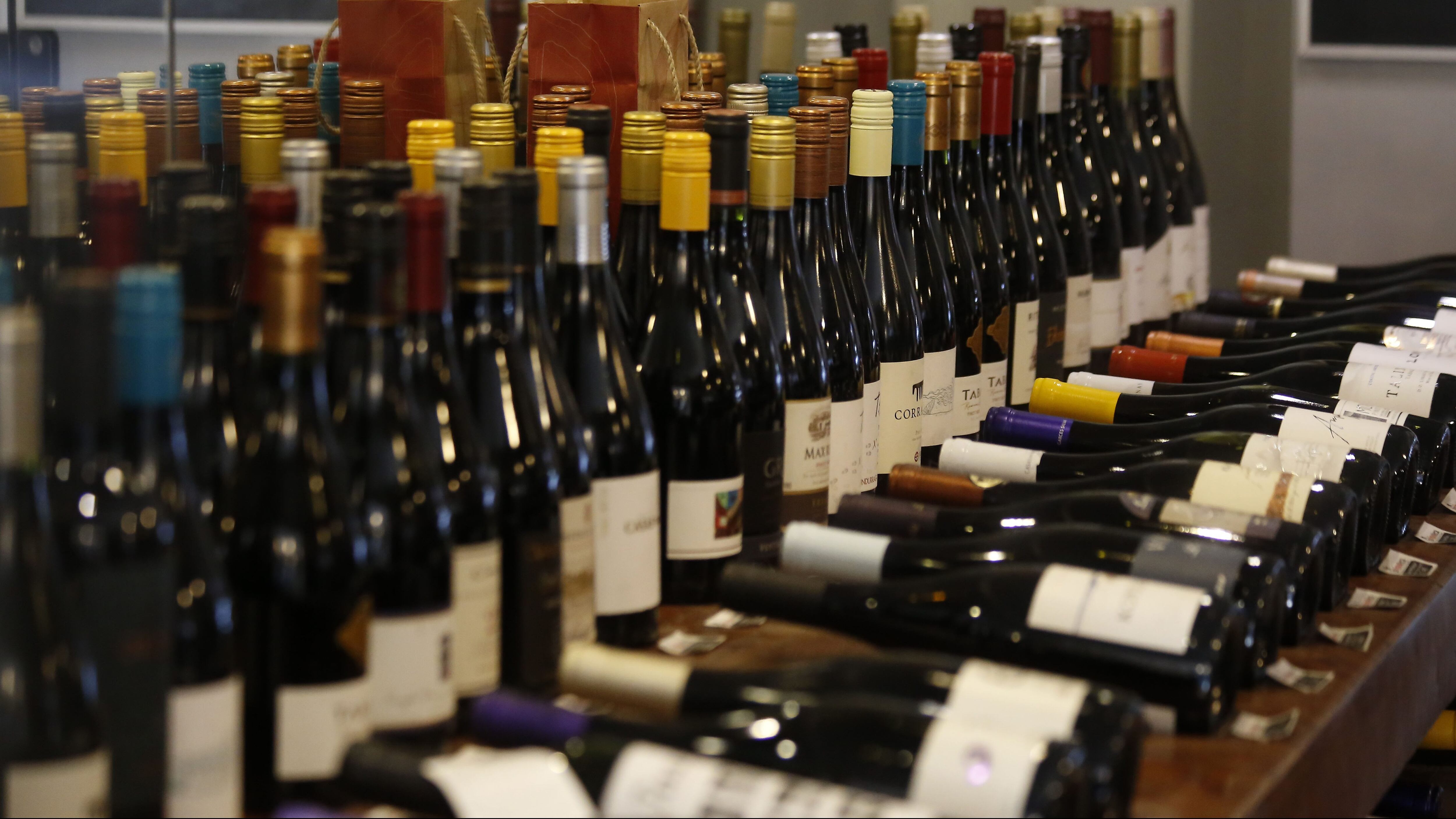 04 de Septiembre de 2015/ SANTIAGOTemática de Vinos luego que la Presidenta de La Republica firmara un decreto presidencial que instituye el 4 de septiembre como el “Día Nacional del Vino”
FOTO: FRANCISCO FLORES SEGUEL/AGENCIAUNO