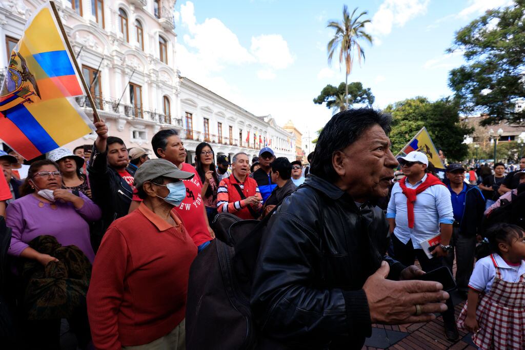 Manifestantes llegan al palacio presidencial de Ecuador a criticar al presidente