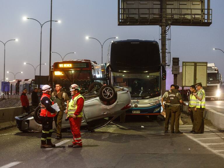 Conductor muere tras volcar en autopista General Velásquez