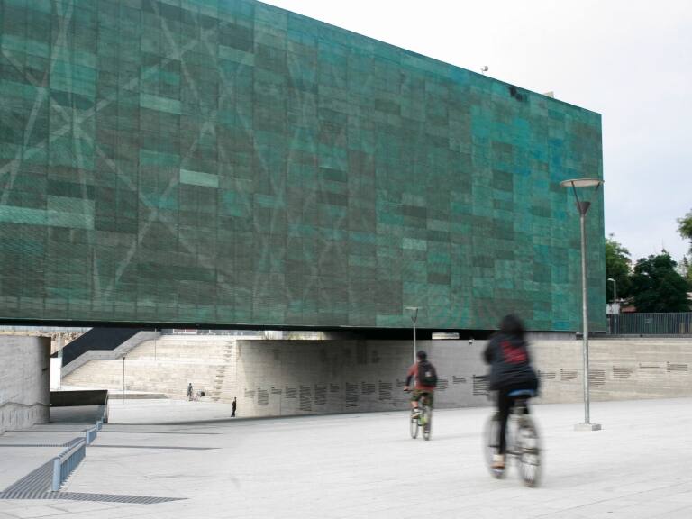 Museo de la Memoria inaugura exposición en que dialogan memorias de las dictaduras de España y Chile