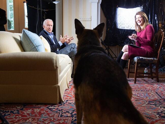 Champ interrumpe entrevista de Joe Biden