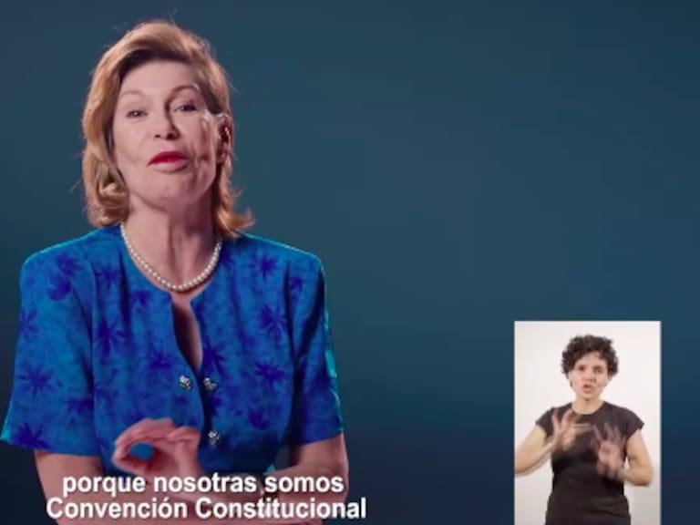 Luisa Lineros en la franja del comando Chile Digno