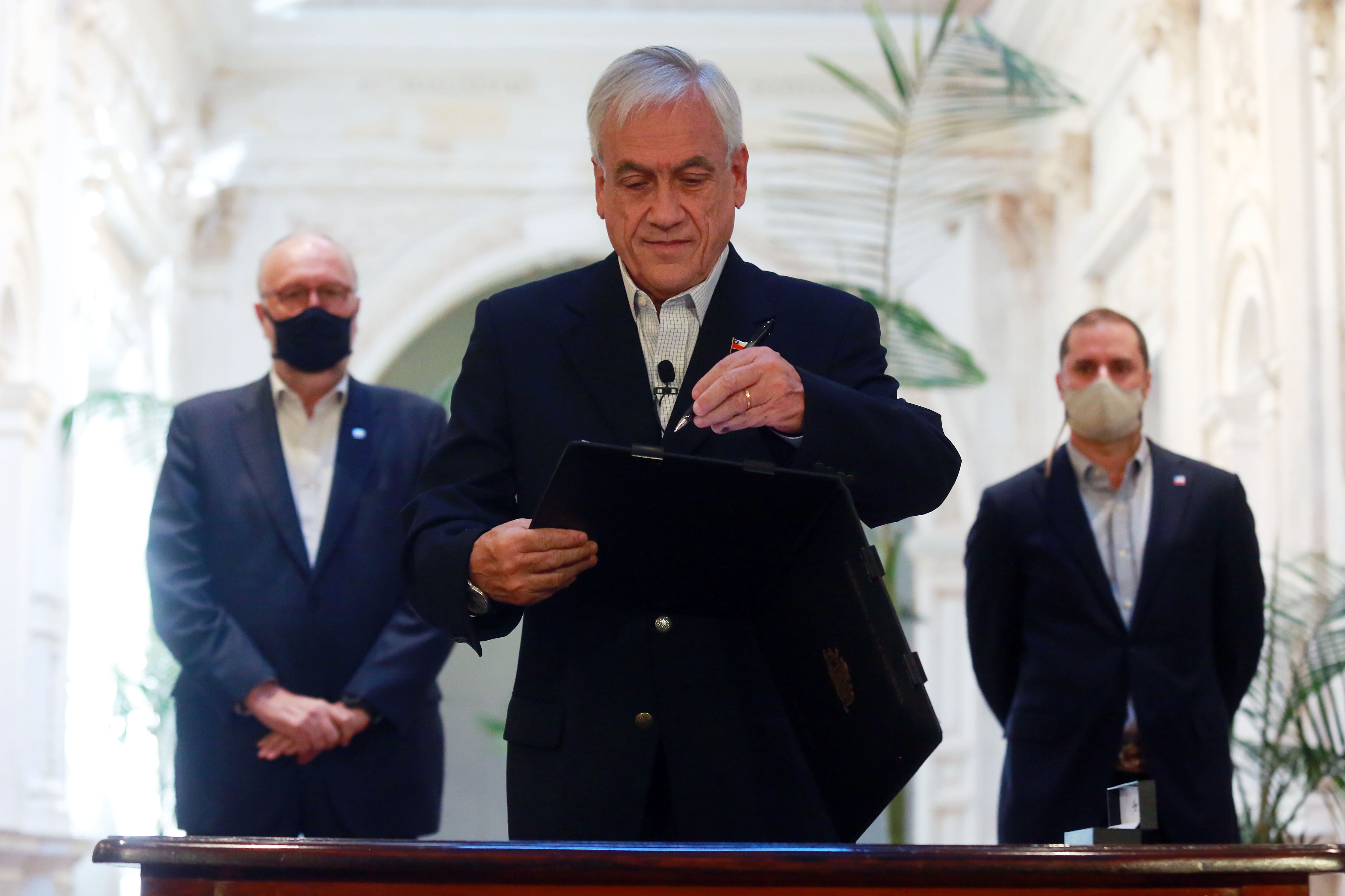 Presidente Piñera promulga reforma constitucional que amplía la elección de abril / Agencia Uno