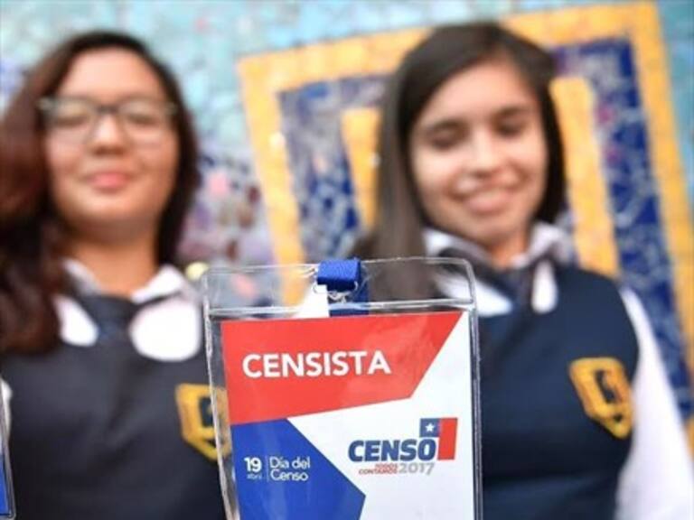 Presentaron el portafolio y la credencial que portarán los censistas