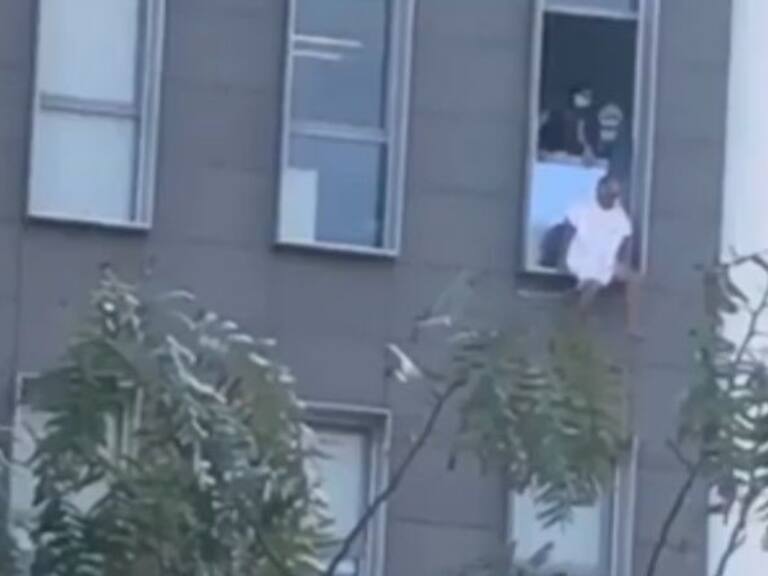 Graban a enfermeras en Antofagasta impidiendo que paciente se lance desde el quinto piso del hospital