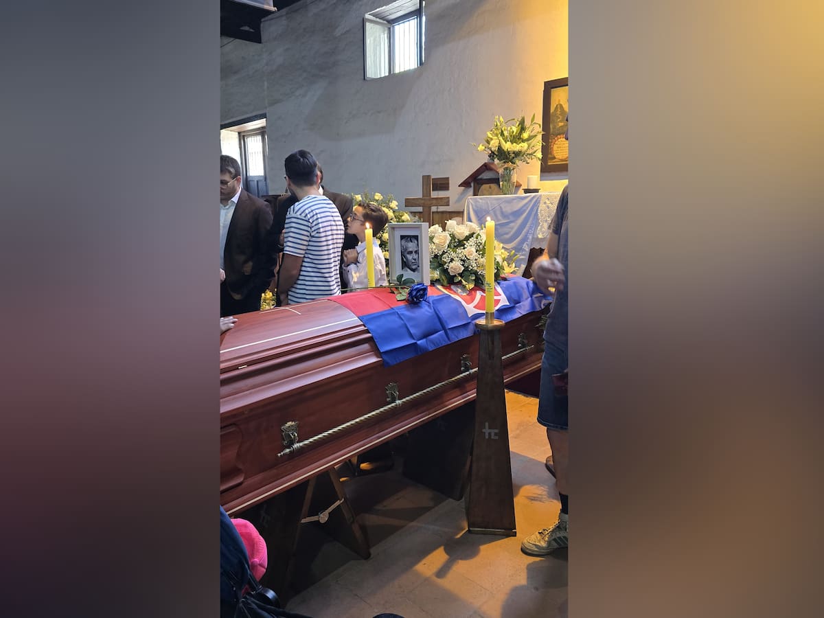 El emotivo último adiós de los hinchas de la U a René Orozco