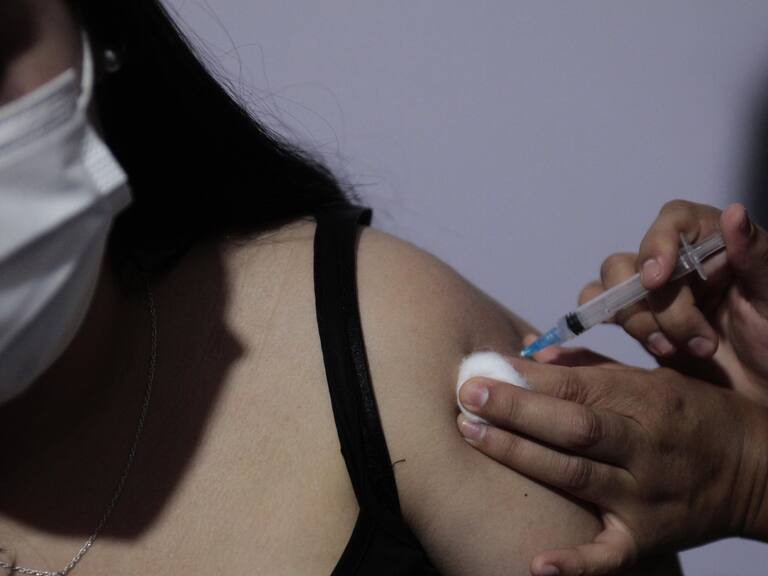 28 de Abril de 2021/SANTIAGODurante la Vacunación del Covid a embarazadas desde 16 semanas, el Estadio Bicentenario de La Florida.
FOTO: MAURICIO MENDEZ/AGENCIAUNO