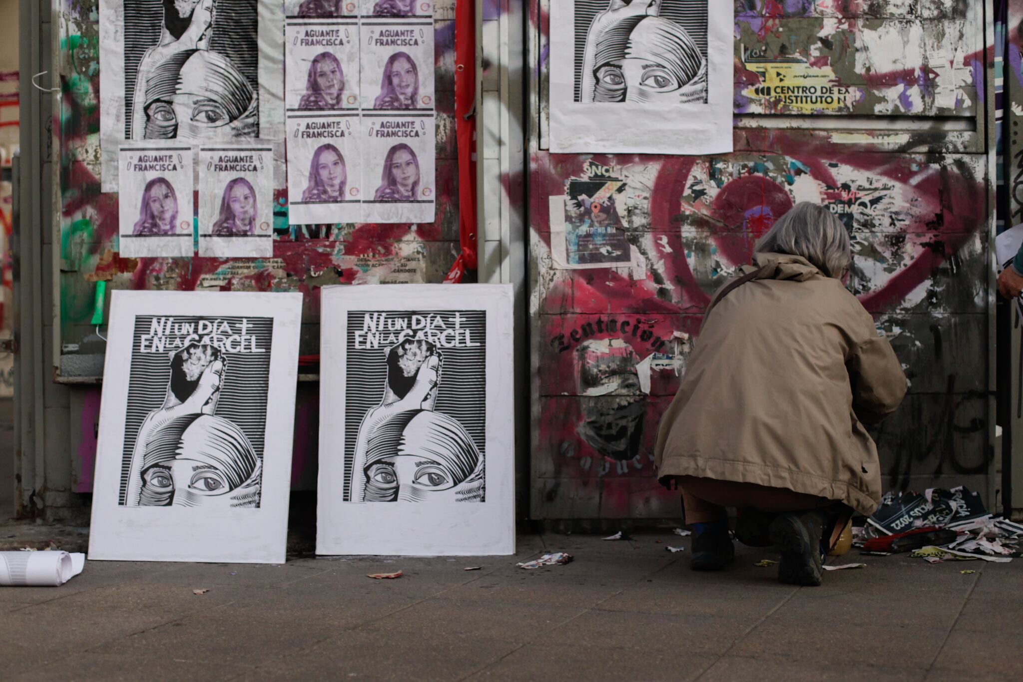 06 de Mayo de 2022/SANTIAGODiferentes movimientos sociales y medios de prensa independientes se congregan en plaza Baquedano para protestar por Francisca Sandoval, la reportera del medio independiente Señal 3 de La Victoria, quien se encuentra en riesgo vital luego de los incidentes de la marcha del día del trabajador.
FOTO:AGENCIA UNO