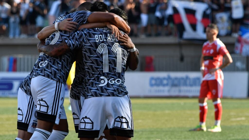Colo Colo inicia su defensa del título con una expresiva goleada sobre Deportes Copiapó
