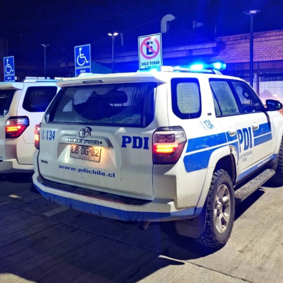 Un muerto y un herido deja violenta balacera en estación de servicio en Huechuraba