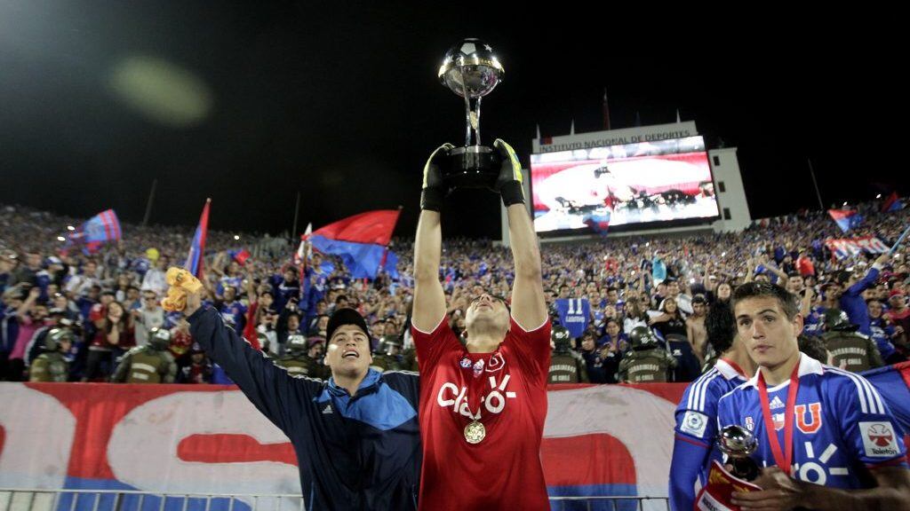14 de Diciembre de 2011/SANTIAGO El equipo de Universidad de Chile celebra la obtencion de la Copa Sudamericana 2011,tras el encuentro jugado contra Liga Deportiva Universitaria de Quito, jugado en el Estadio Nacional 
FOTO:RODRIGO SAENZ/AGENCIAUNO
