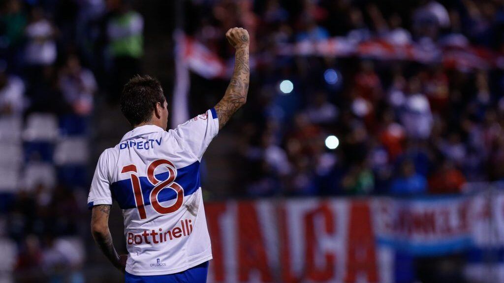 08 de Febrero de 2015/SANTIAGO Daro Bottinelli celebra de penal su primer gol y el 3 a 1 de su equipo ,durante el partido valido por la sexta fecha del campeonato de Clausura Scotiabank 2014-2015, entre Universidad Catolica vs Palestino, jugado en el Estadio San Carlos de Apoquindo
FOTO:FRANCISCO LONGA/AGENCIAUNO