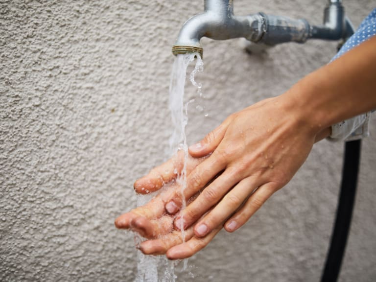 Por hasta 12 horas: confirman cortes de agua en Santiago para este martes 23 de junio en 2 comunas de la RM