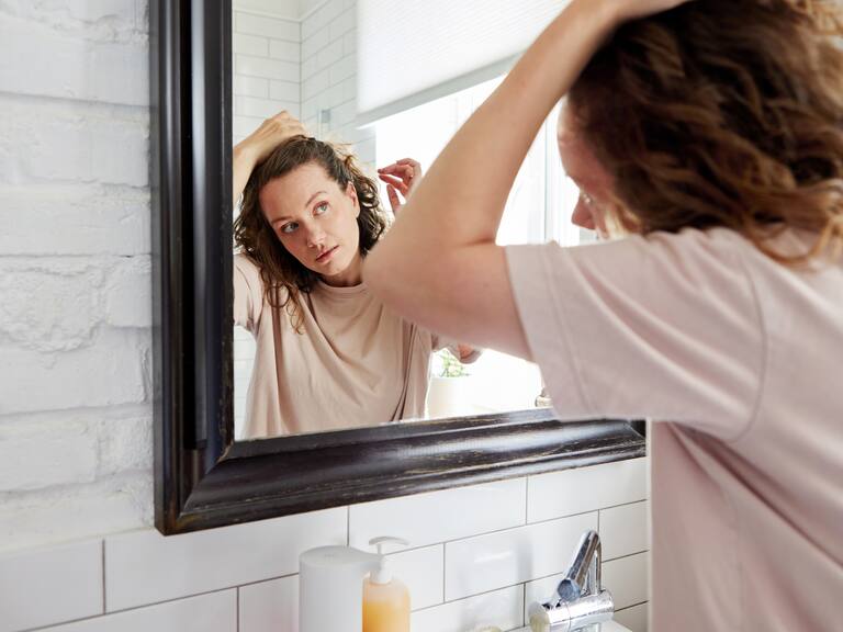 Mitos y realidades sobre la caída del cabello: La dermatóloga Jimena Latorre responde en Ciudadano ADN