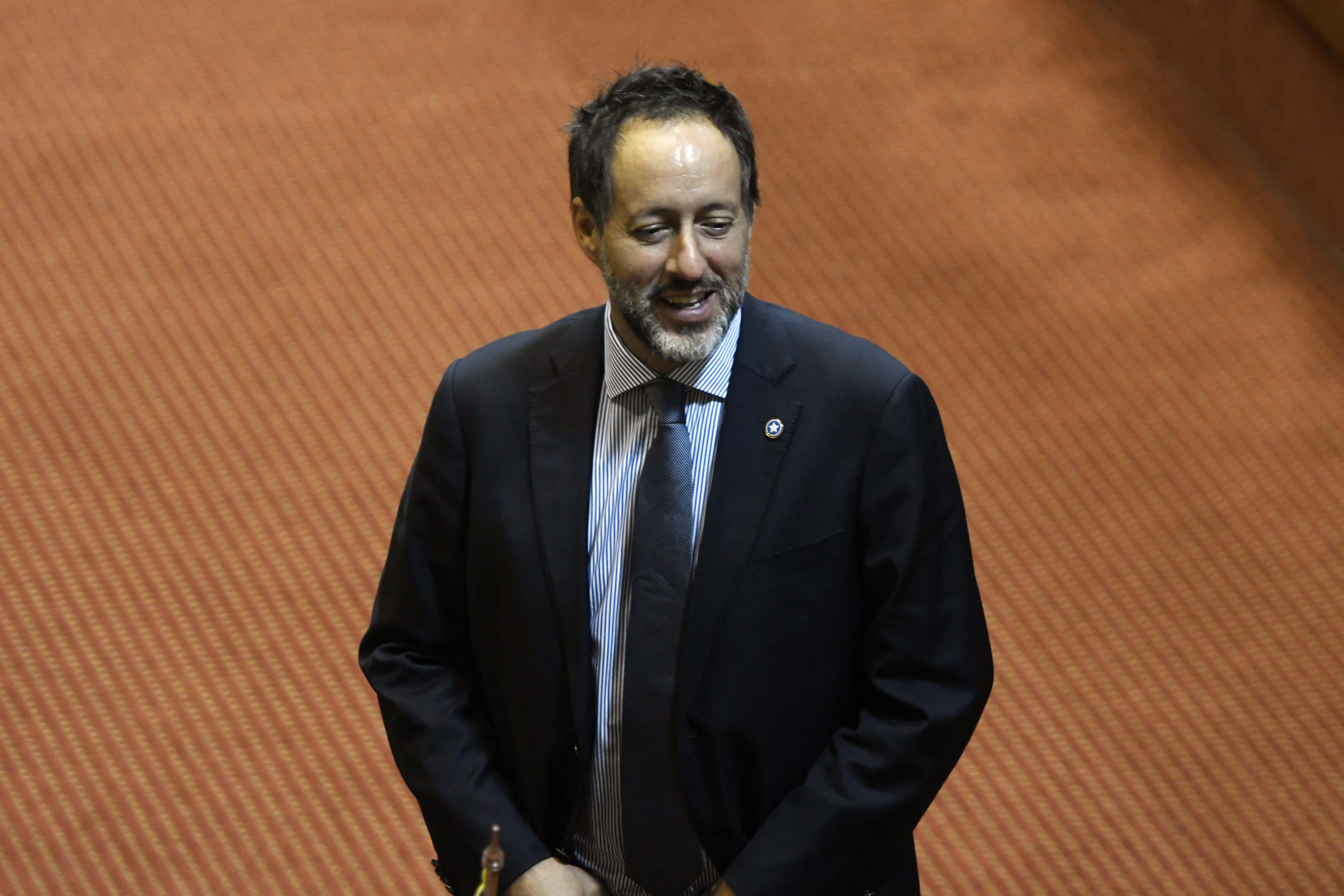 Caso bencinas: expareja de diputado confiesa que usó por años la tarjeta del Congreso para cargas irregulares