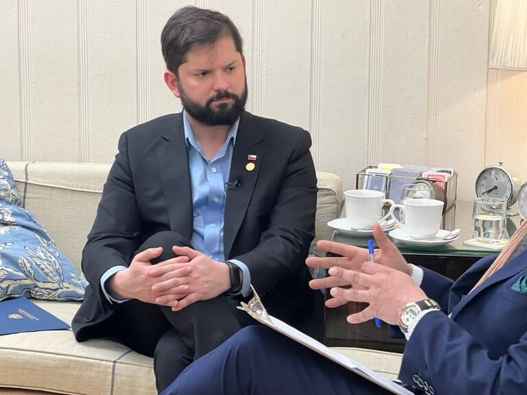 Presidente Boric cierra polémica tras dichos de Teillier: «Hay una amplia voluntad de mejorar el proyecto constitucional»