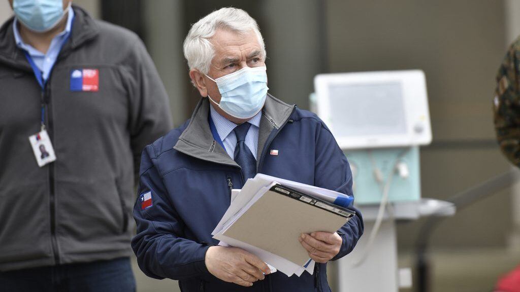 15 Septiembre 2020 / VALDIVIA Ministro de Salud Enrique Paris realizo punto de prensa en el Muelle de la Universidad San Sebastian evaluando el covid-19 de la Región de los Rios,
FOTO. MIGUEL ANGEL BUSTOS / AGENCIA UNO