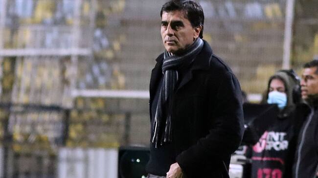 Alerta en Colo Colo: Gustavo Quinteros recibe nuevo sondeo desde Brasil