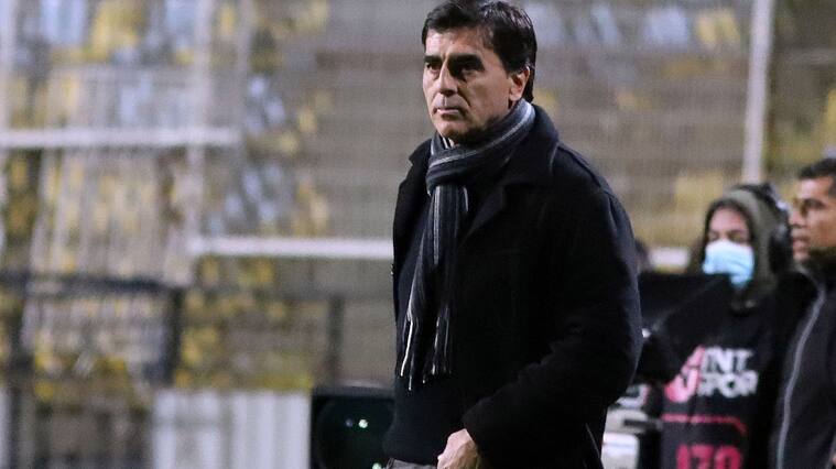 Alerta en Colo Colo: Gustavo Quinteros recibe nuevo sondeo desde Brasil