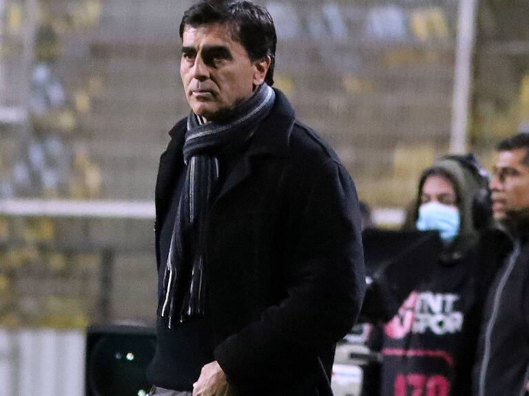 Alerta en Colo Colo: Gustavo Quinteros recibe nuevo sondeo desde Brasil