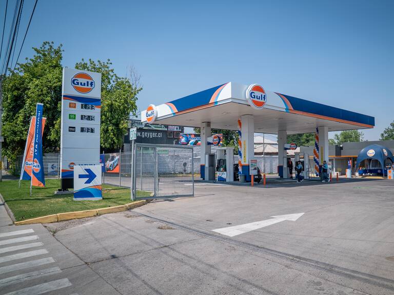 Bencinera estadounidense abre su segunda estación en la Región Metropolitana: quiere sumar 20 más el próximo año